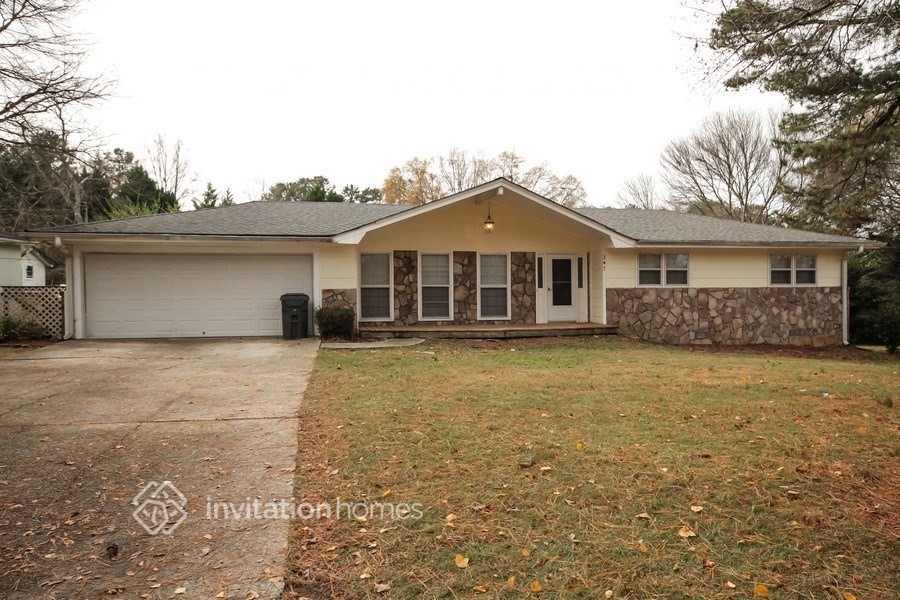 247 Sandra Dr NW in Lilburn, GA - Building Photo