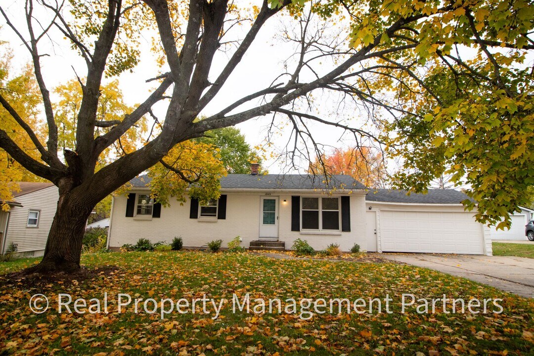 1849 Covington Dr SE in Grand Rapids, MI - Foto de edificio