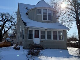 227 E School St in Owatonna, MN - Building Photo