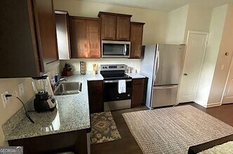 513 Highwood Ln in East Point, GA - Building Photo - Building Photo