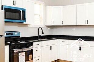 3714 W Cortland St, Unit 1A in Chicago, IL - Building Photo