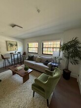 1210 Massachusetts Ave, Unit 1 in Cambridge, MA - Foto de edificio - Building Photo
