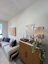 160 NW 27th St, Unit A3 in Miami, FL - Foto de edificio - Building Photo