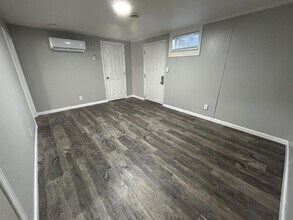 833 E 21st Ave in North Kansas City, MO - Building Photo - Building Photo