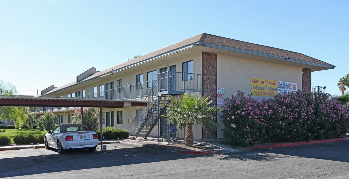 Cohiba Courts Apartments in Las Vegas, NV - Building Photo