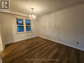 6 Fairhill Crescent in Toronto, ON - Building Photo - Building Photo