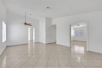 1300 Wintergreen Dr in Las Vegas, NV - Building Photo - Building Photo