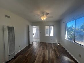10743 Califa St in North Hollywood, CA - Building Photo - Building Photo
