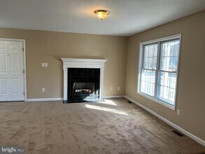 21 Fort King Dr in Colonial Beach, VA - Building Photo - Building Photo