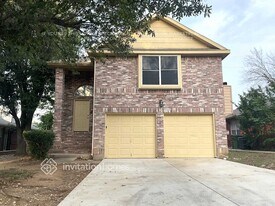 2107 Camelot Dr in Lewisville, TX - Building Photo