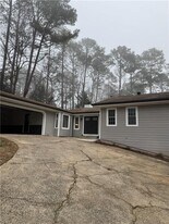 205 Tallow Box Drive in Roswell, GA - Building Photo