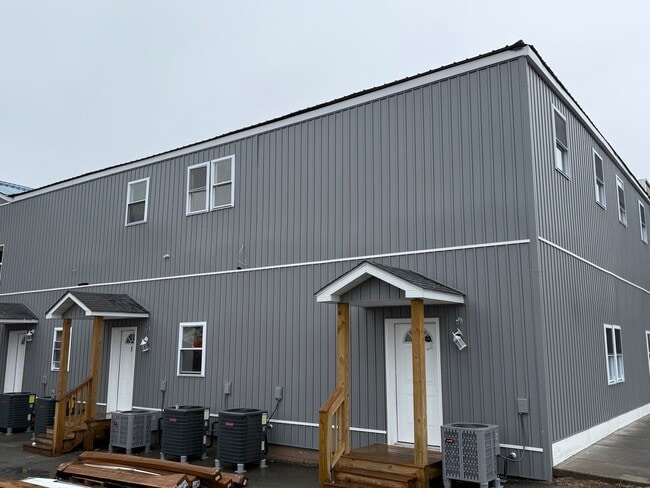 1309 E Main St