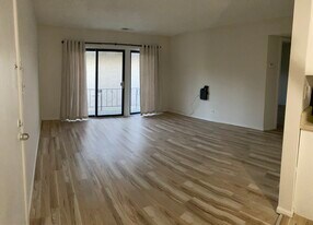 2811 Pembroke Ln, Unit Top Floor