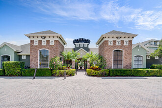 MacAlpine Place in Dunedin, FL - Foto de edificio - Building Photo