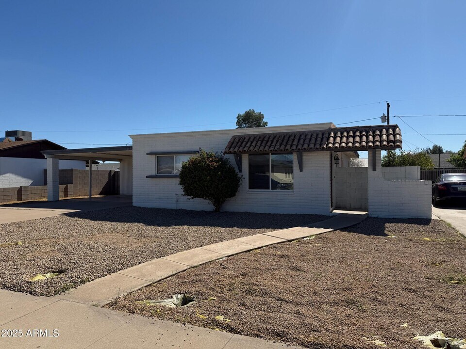 153 E Hoover Ave in Mesa, AZ - Building Photo
