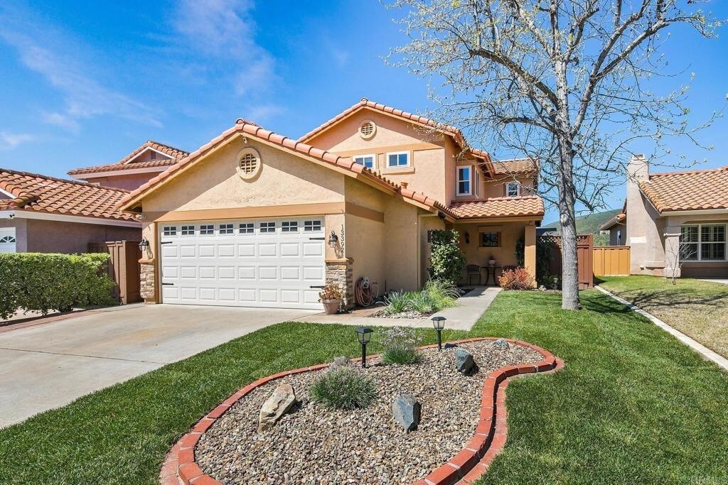 13392 Cool Lake Way in San Diego, CA - Building Photo