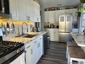 16 Revere Dr in Stamford, CT - Building Photo