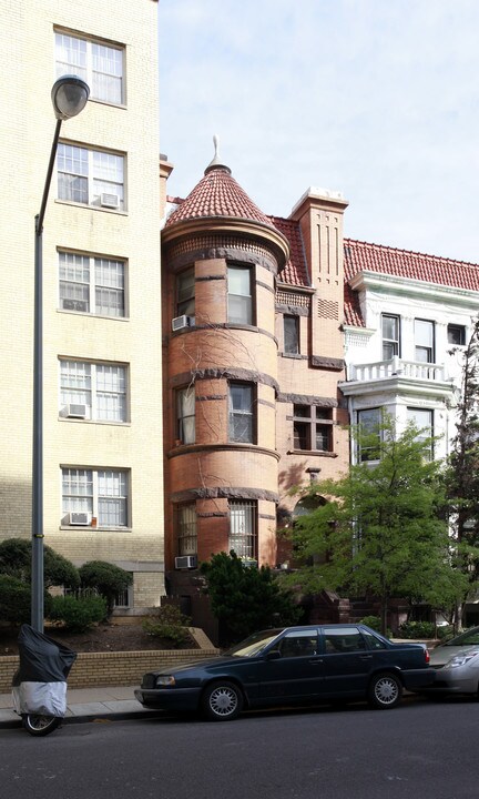 1905 Kalorama Rd NW in Washington, DC - Building Photo