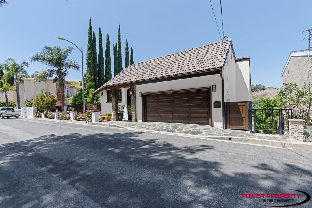4932 Llano Dr in Los Angeles, CA - Building Photo