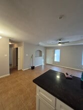 617 DFW Dr, Unit Apt 4 in Edinburg, TX - Foto de edificio - Building Photo