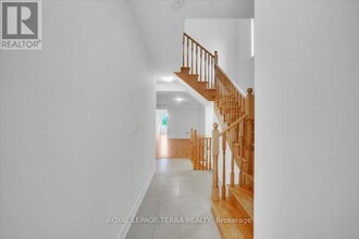 28 Bloomfield Cres in Cambridge, ON - Building Photo - Building Photo