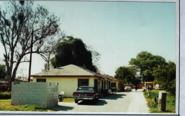 2743-2745 1/2 Cogswell Rd in El Monte, CA - Building Photo