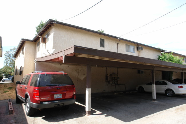 4900 Hazeltine Ave in Sherman Oaks, CA - Building Photo - Building Photo