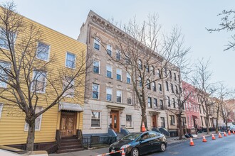 178 Kent St in Brooklyn, NY - Building Photo - Building Photo