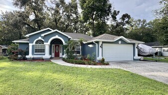 616 Erin Way in Brooksville, FL - Building Photo