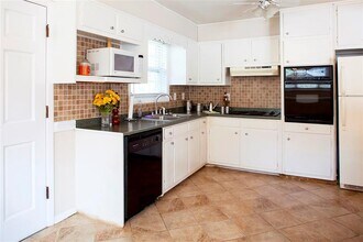 1620 Flat Shoals Rd SE in Atlanta, GA - Building Photo - Building Photo