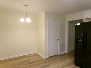 5303 Summit Heights Dr in Winston-Salem, NC - Building Photo - Building Photo