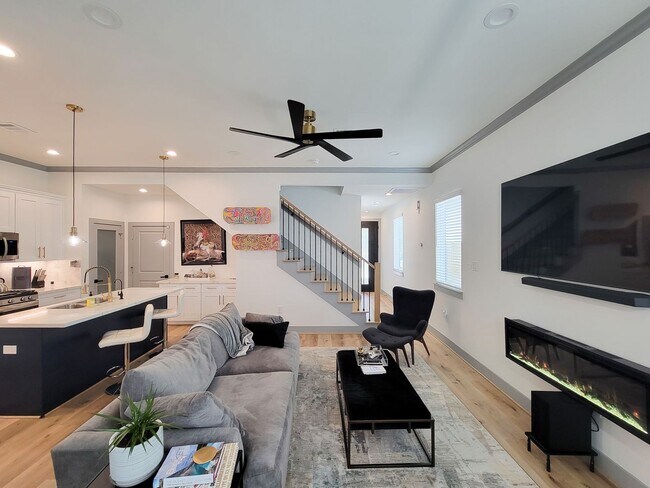 6520 Couch St in Houston, TX - Building Photo - Building Photo