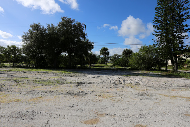 3026 Avenue E in Riviera Beach, FL - Building Photo - Building Photo