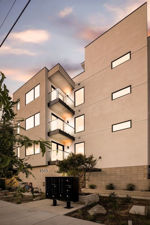 4505 Illinois Street - North Parks Newest in San Diego, CA - Foto de edificio