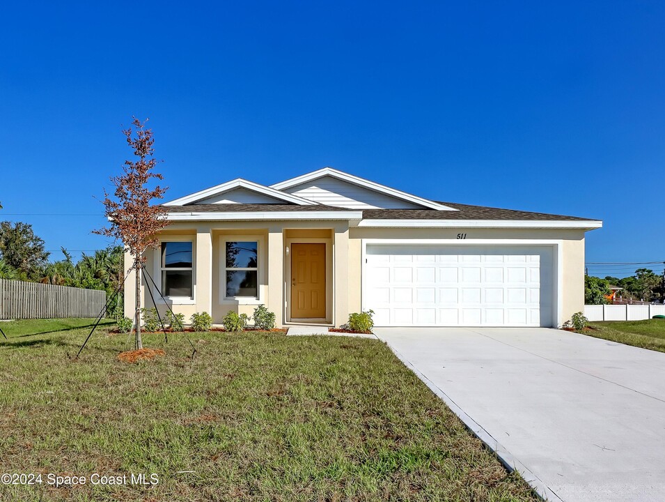 511 J.A. Bombardier Blvd in Palm Bay, FL - Building Photo