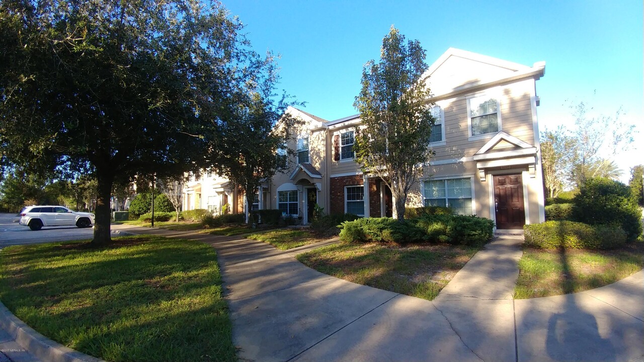 8093 Summerside Cir in Jacksonville, FL - Foto de edificio