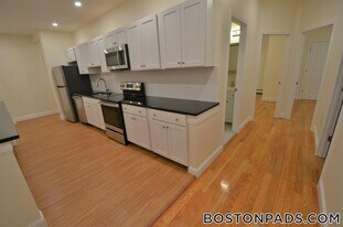 35 Brookline St, Unit 2 in Cambridge, MA - Building Photo