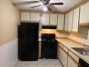 100 Cass Ave, Unit A4 in Dracut, MA - Foto de edificio - Building Photo