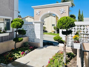 Villa Aria in Redondo Beach, CA - Building Photo - Building Photo