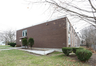 Brandon Hall Apartments in West Haven, CT - Building Photo - Building Photo