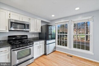 1481 Autumn Ridge Cir in Reston, VA - Building Photo - Building Photo