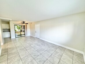 1430 Green Valley Cir in Naples, FL - Building Photo - Building Photo