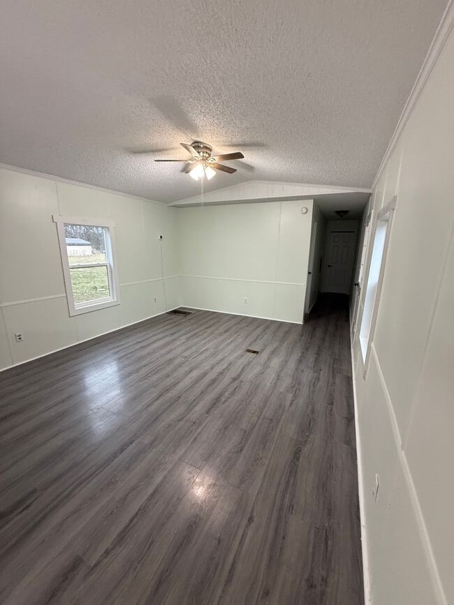 3065 Montgomery Rd in Russellville, KY - Building Photo - Building Photo