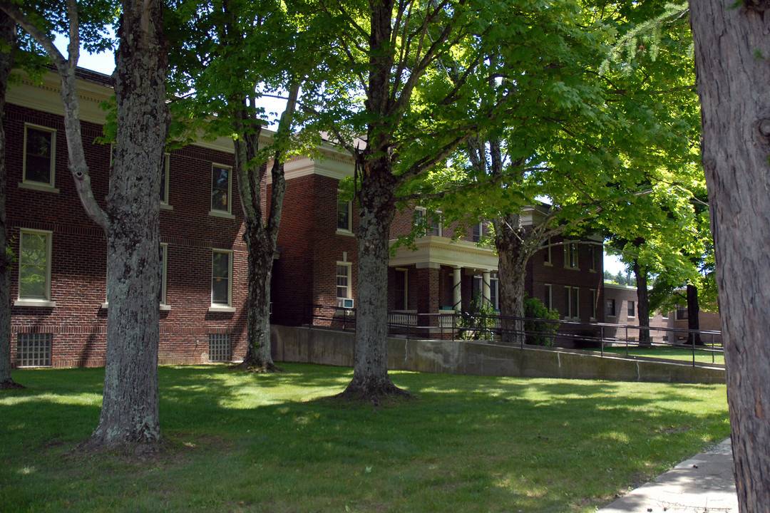 Hamilton Manor in Stroudsburg, PA - Building Photo