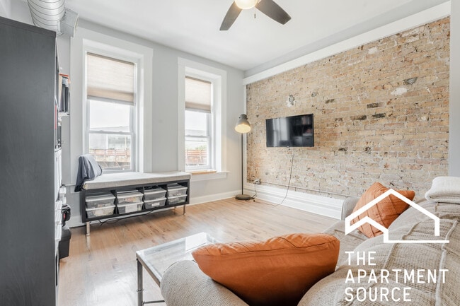 731 W Ohio St, Unit 3 in Chicago, IL - Foto de edificio - Building Photo