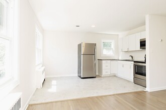 616 Rockcreek Rd in Charlottesville, VA - Building Photo - Building Photo