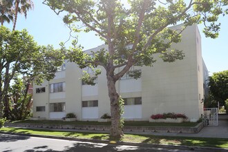 223 S Lasky Dr in Beverly Hills, CA - Building Photo - Building Photo