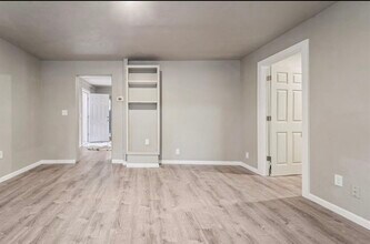 200 W Beacon Ave, Unit B in New London, WI - Foto de edificio - Building Photo