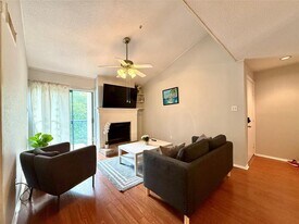 7950 N Stadium Dr in Houston, TX - Building Photo