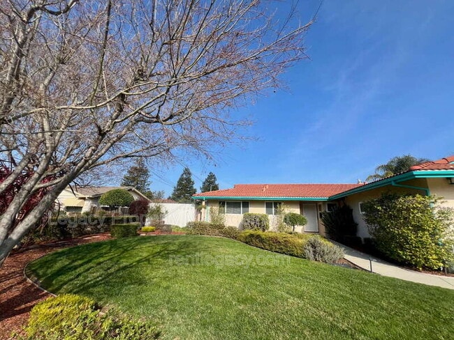 3884 Bayview Cir in Concord, CA - Building Photo - Building Photo